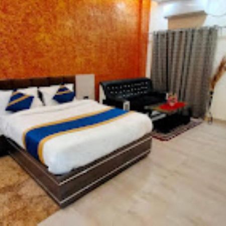 Guru Dev Palace Hotel & Lawn,Ayodhya 外观 照片
