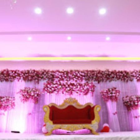 Guru Dev Palace Hotel & Lawn,Ayodhya 外观 照片