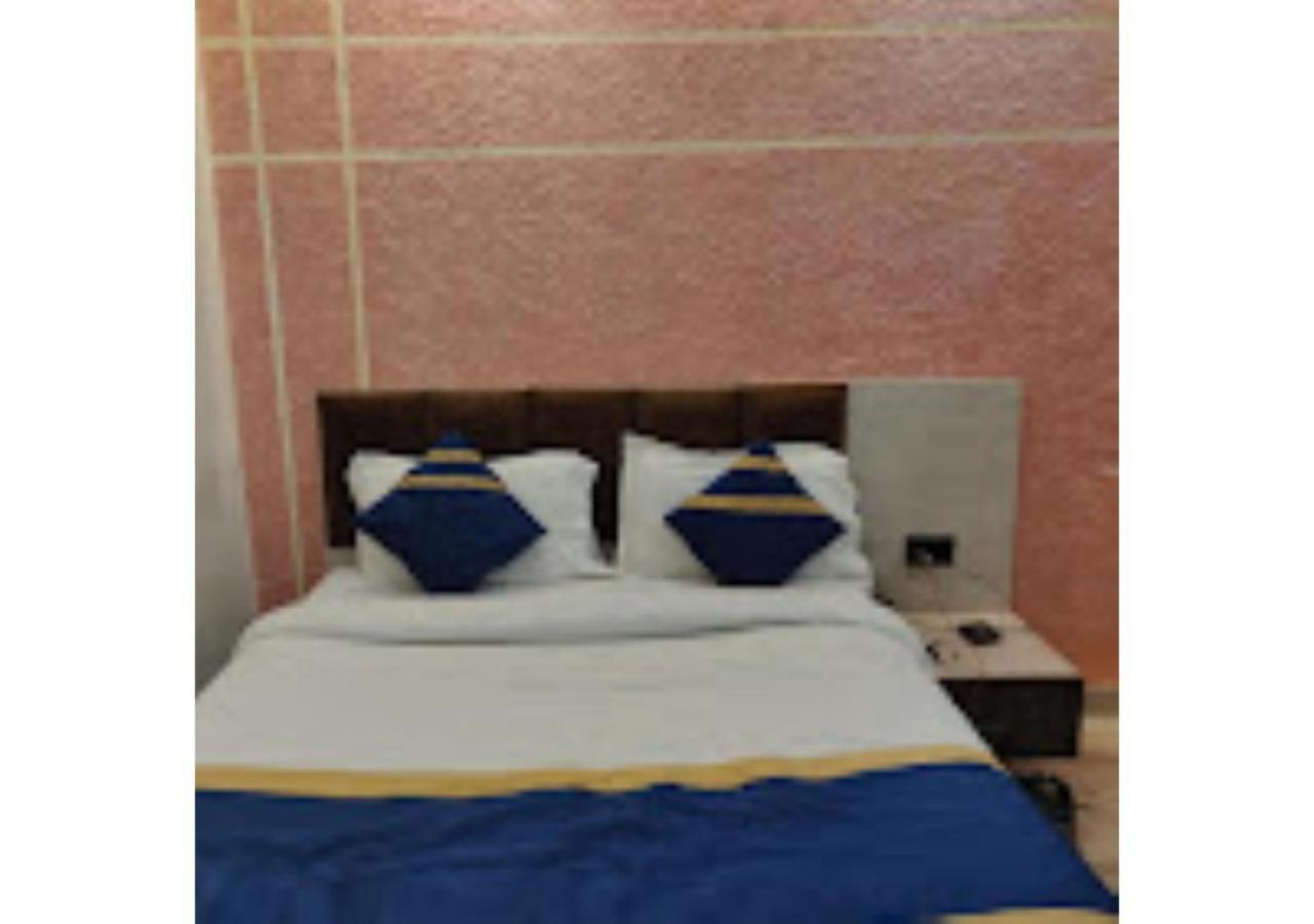 Guru Dev Palace Hotel & Lawn,Ayodhya 外观 照片