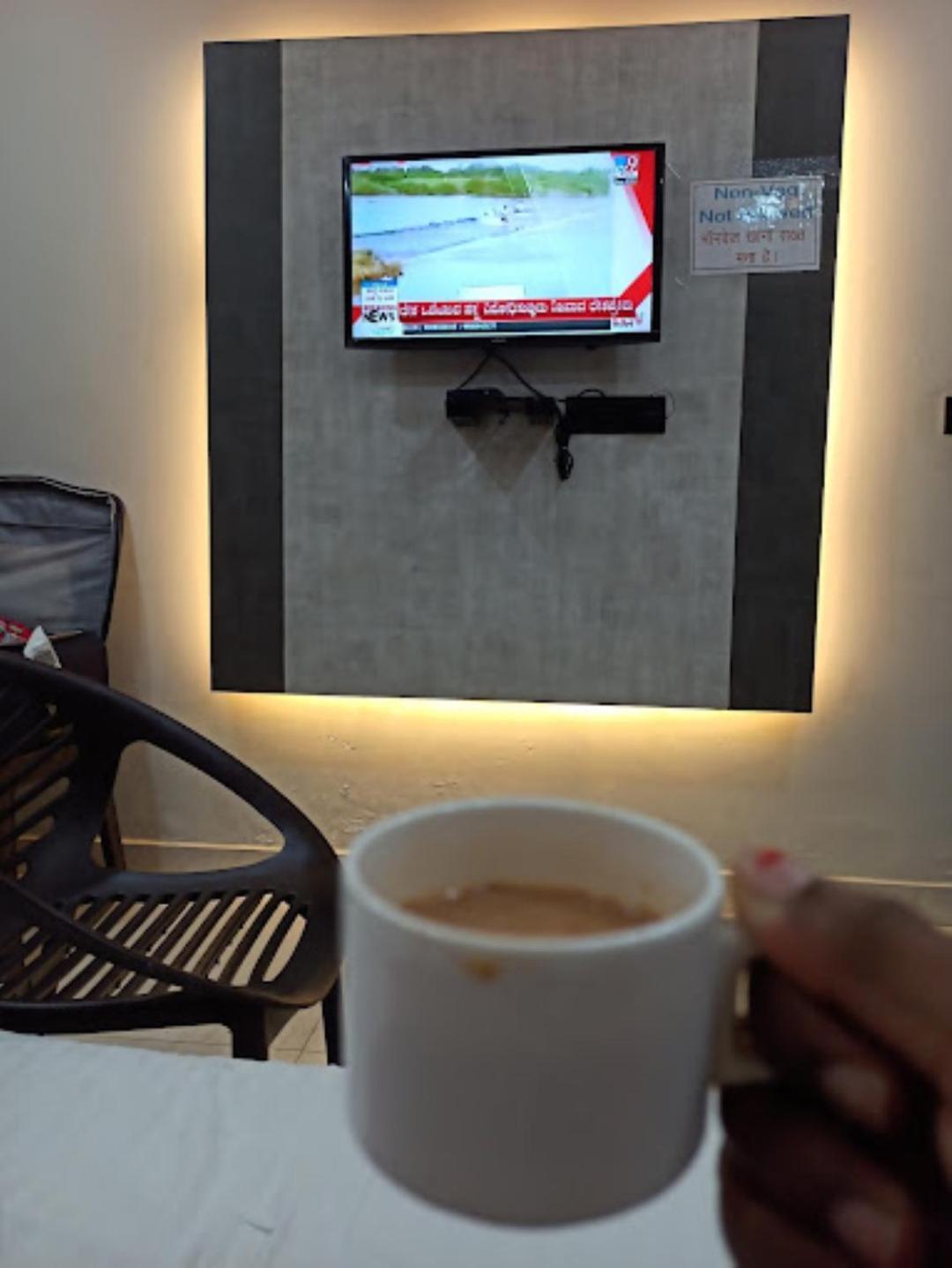 Guru Dev Palace Hotel & Lawn,Ayodhya 外观 照片