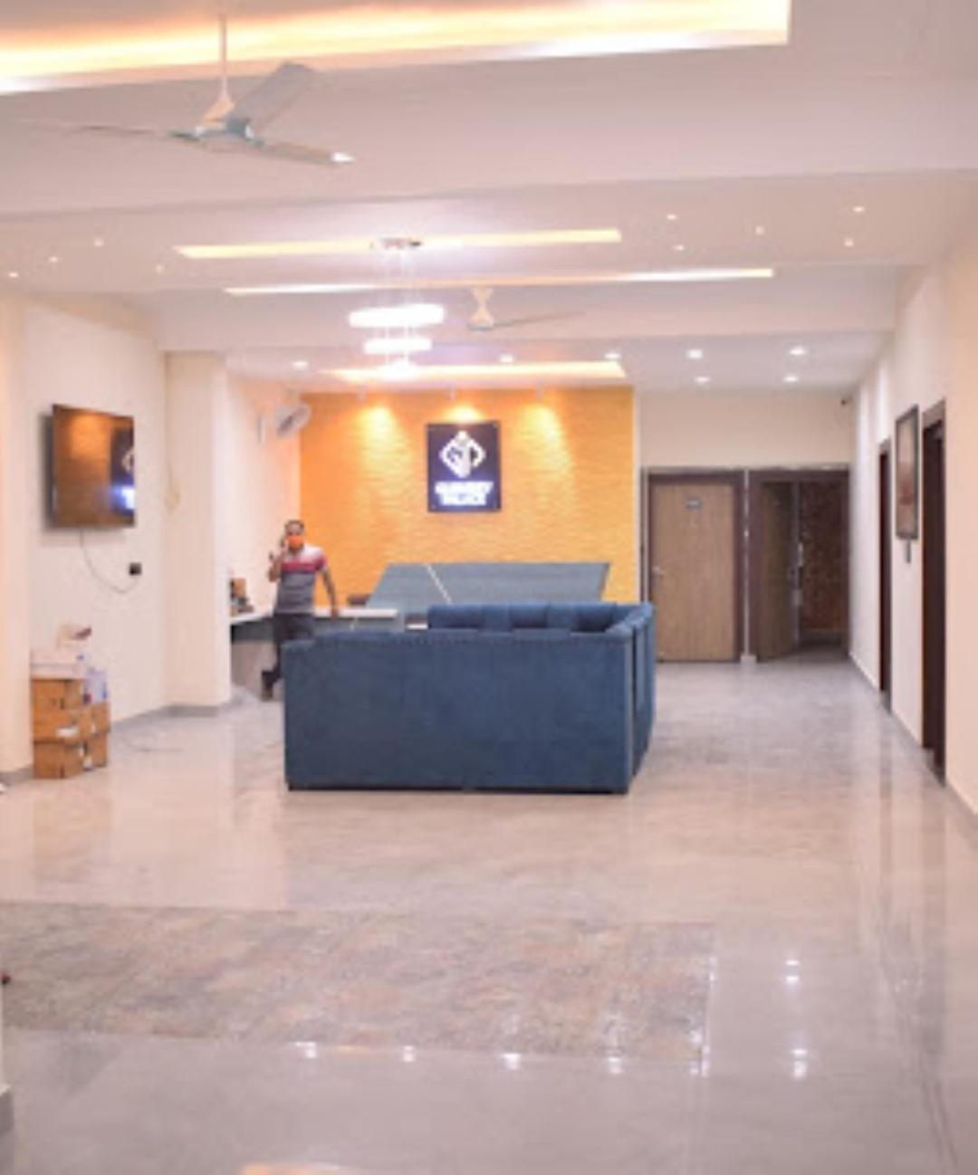 Guru Dev Palace Hotel & Lawn,Ayodhya 外观 照片