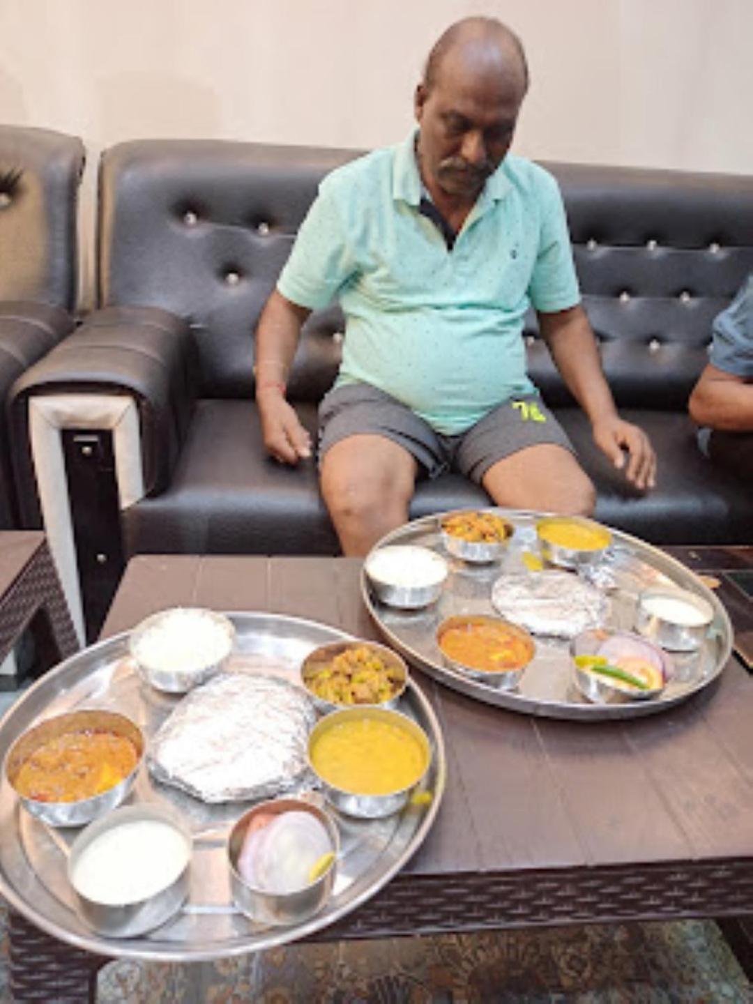 Guru Dev Palace Hotel & Lawn,Ayodhya 外观 照片