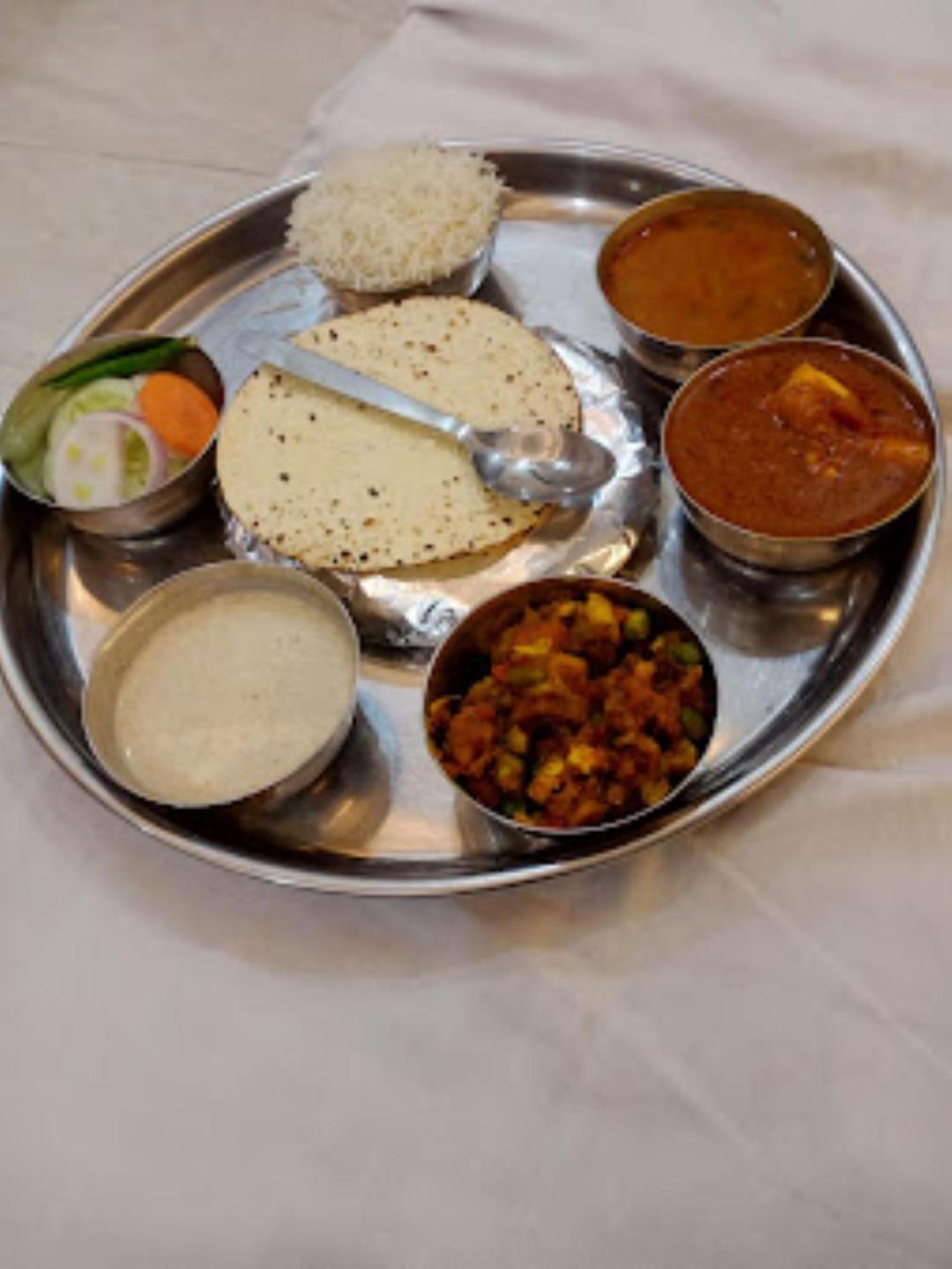 Guru Dev Palace Hotel & Lawn,Ayodhya 外观 照片